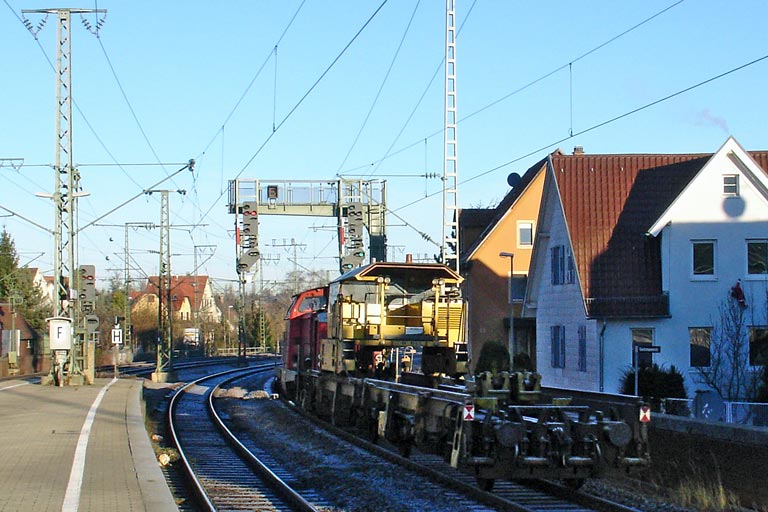 Lok der Baureihe 212 bei km 16,6 (Dezember 2006)