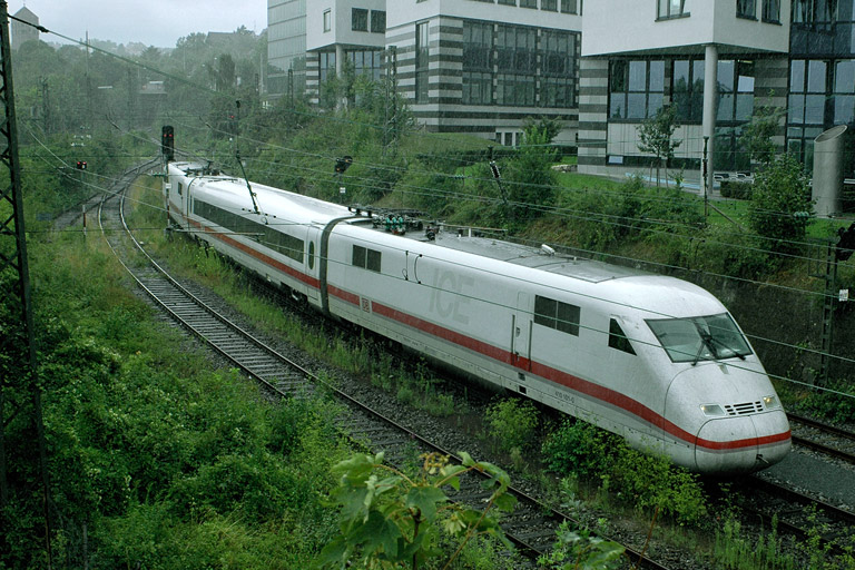 410 101 als L-ICE 95103 in der Abzweigung Stuttgart-Nord (August 2006)