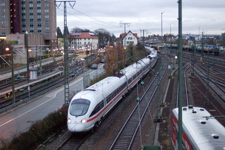 Baureihe 411 und 415 als ICE 181 bei km 15,8 (Dezember 2006)