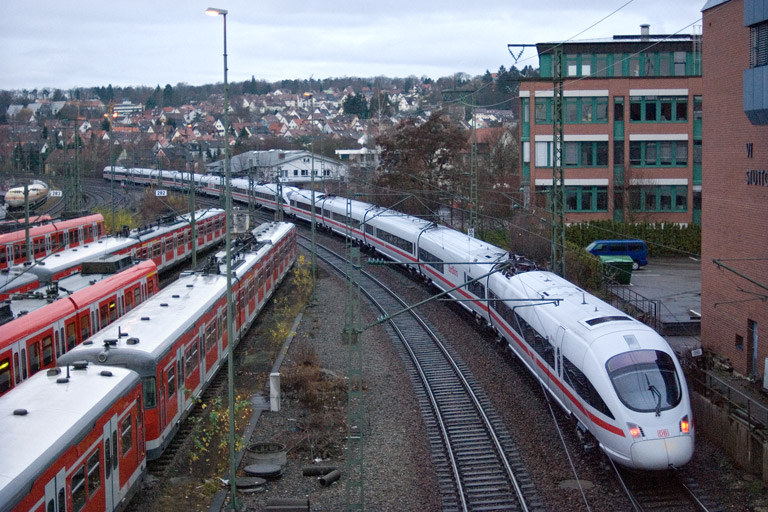 Baureihe 411 und 415 als ICE 181 bei km 16,0 (Dezember 2006)