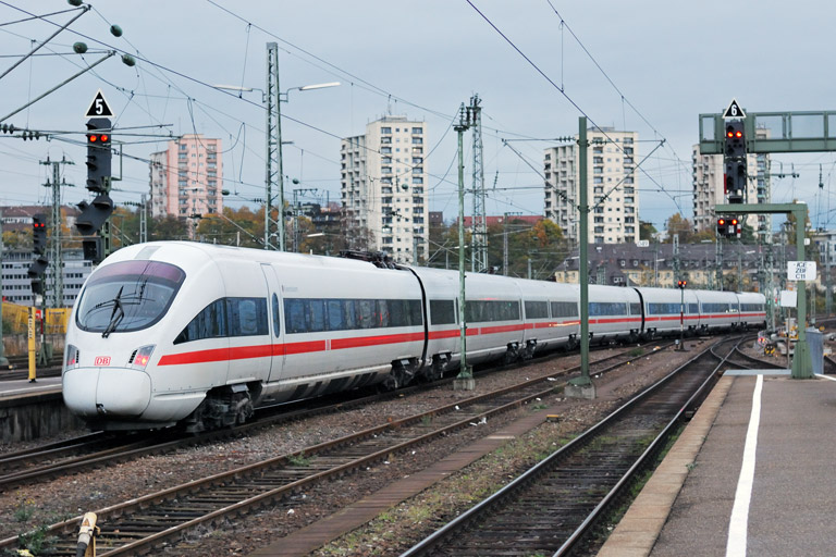 Baureihe 411 (084, 124, 224, 624, 724, 824, 584) als L-ICE 78764 bei km 0,4 (November 2006)