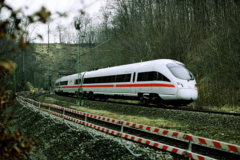 Baureihe 415 als ICE 182 bei km 17,8 (Februar 2006)