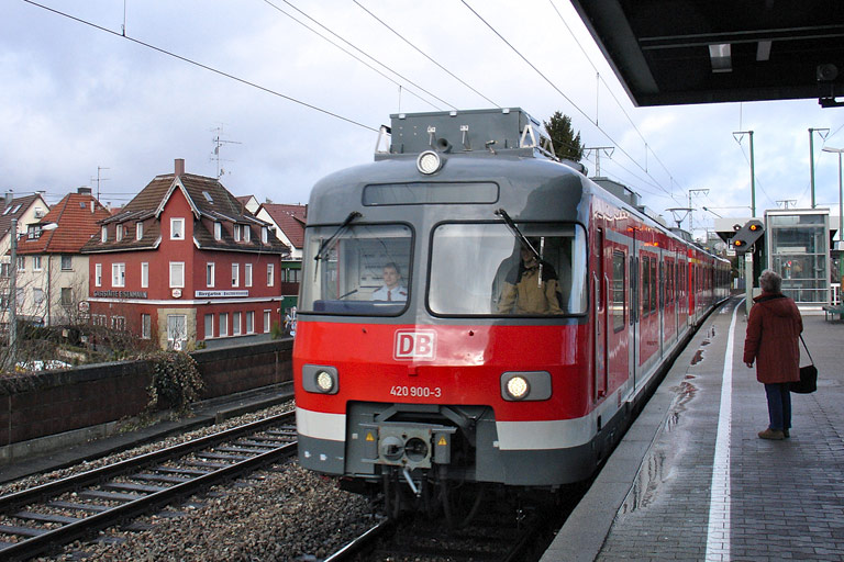 420 900 auf Erprobungsfahrt in Stuttgart-Rohr (Februar 2006)
