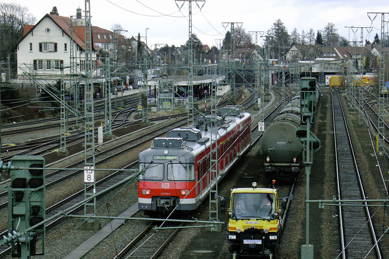 Schienenunimog und 420 400 bei km 15,8 (Februar 2006)