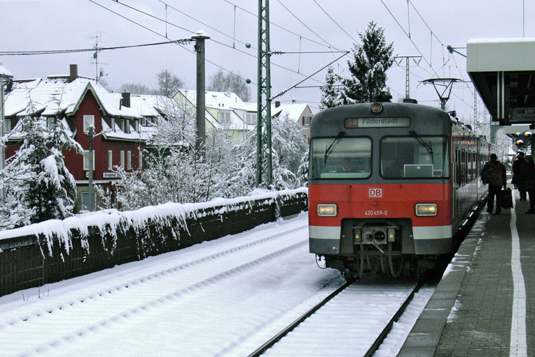 420 459 als S2 in Stuttgart-Rohr (M&auml;rz 2006)