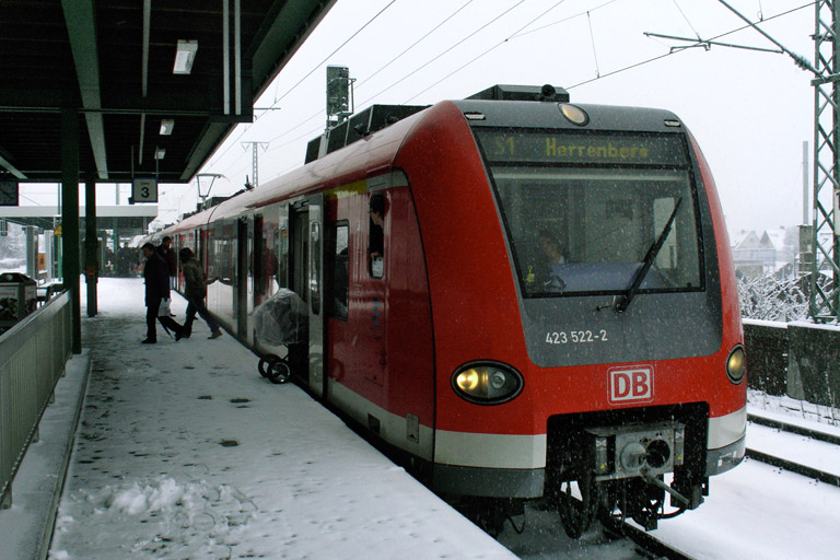 423 522 als S1 bei Stuttgart-Rohr (M&auml;rz 2006)