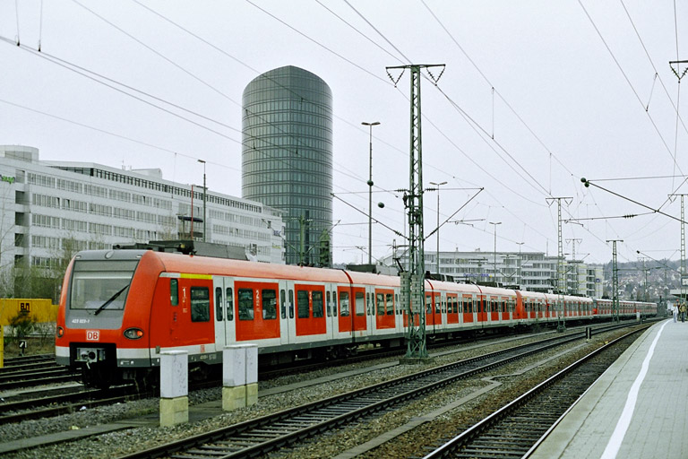 Baureihe 420 und 423 im Güterbahnhof Stuttgart-Vaihingen (April 2006)