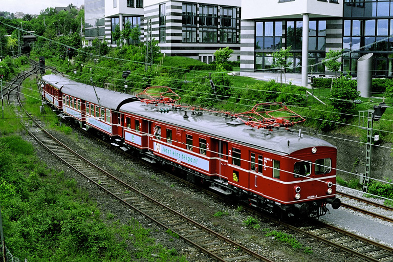 465 006/865 606 in der Verbindungskurve Stuttgart-Nord bei km 4,2 (Mai 2006)
