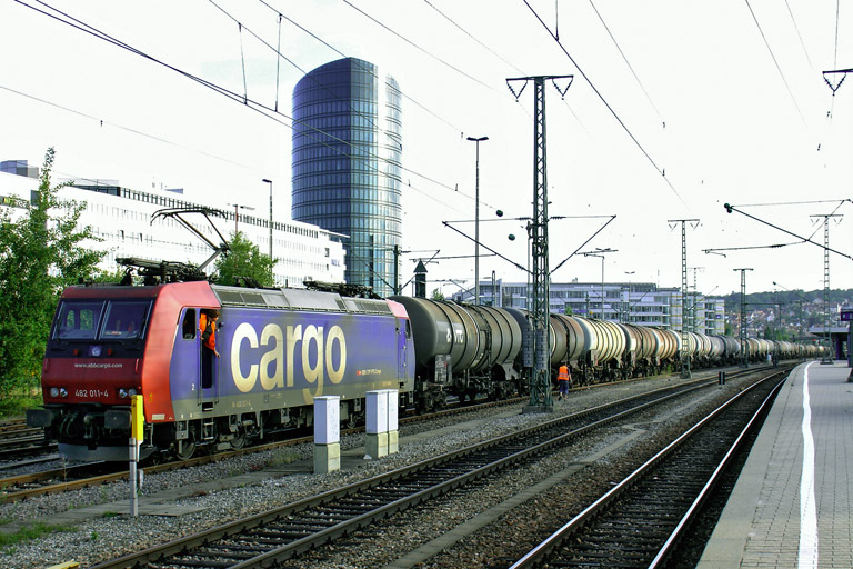SBB Cargo 482 011 bei km 15,6 (Juli 2006)
