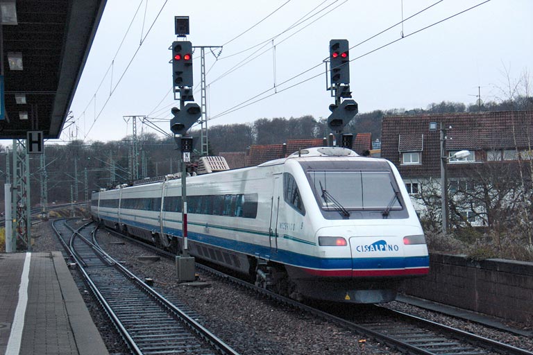 Cisalpino Baureihe ETR 470 als letzter CIS 155 bei km 16,8 (Dezember 2006)