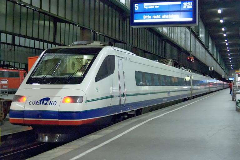 Cisalpino Baureihe ETR 470 als letzter CIS 259 bei km 0,0 (Dezember 2006)