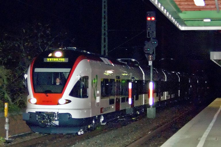 SBB RABe 521 027 und 521 025 als Dbz 86486 bei km 16,6 (November 2006)