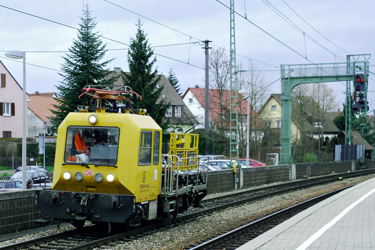Gleisarbeitsfahrzeug GAF 100 R/H als Dz 90858 bei km 16,6 (Dezember 2006)