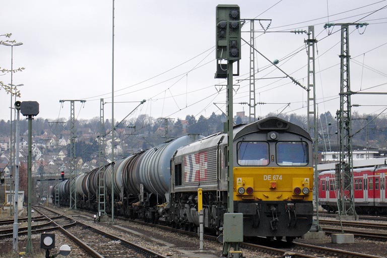 HGK Class 66 DE 674 bei km 15,6 (April 2006)