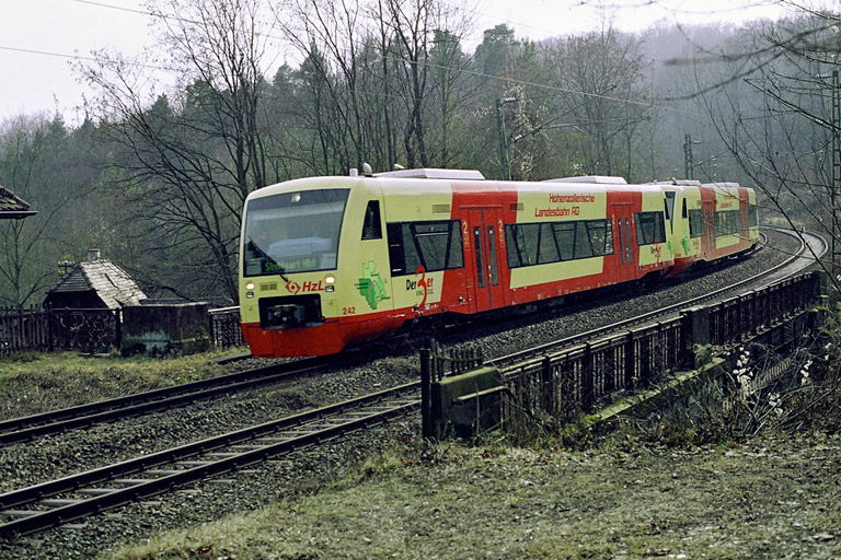 Regioshuttles VT 242 und VT 249 bei km 11,2 (Februar 2006)