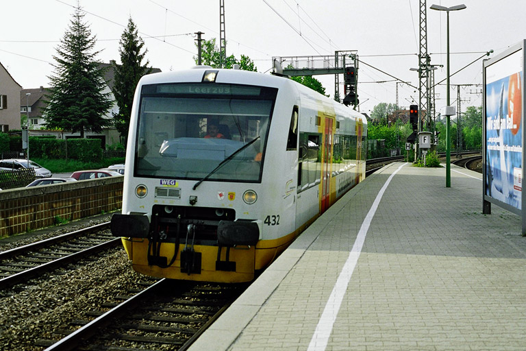 Sch&ouml;nbuchbahn-Regioshuttle 432 bei km 16,6 (Mai 2006)