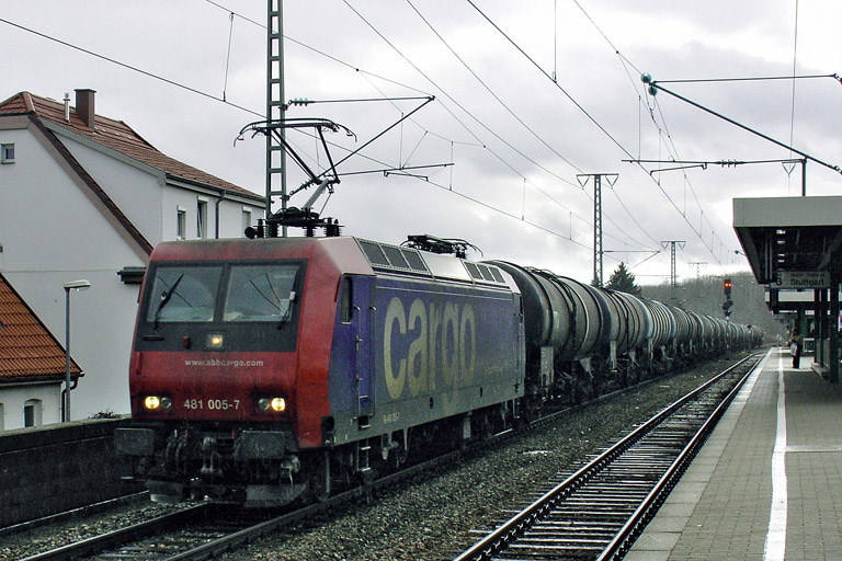 SBB Cargo 481 005 bei km 16,6 (Februar 2006)