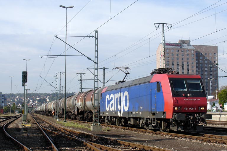 SBB Cargo 481 006 bei km 15,6 (September 2006)