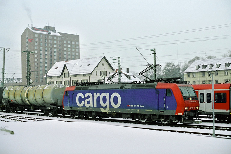 SBB Cargo 482 011 bei km 15,6 (Januar 2006)