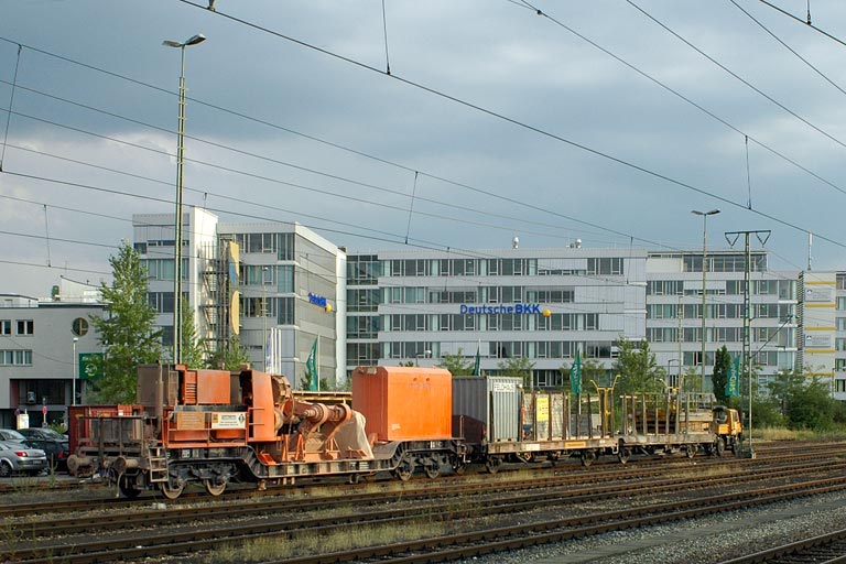 Zweiwegefahrzeug mit Tunnels&auml;ge bei km 15,8 (Juli 2006)