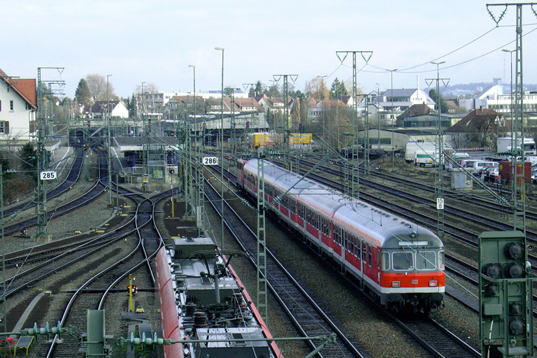 110 471 mit RE 19010 bei km 15,8 (Dezember 2007)
