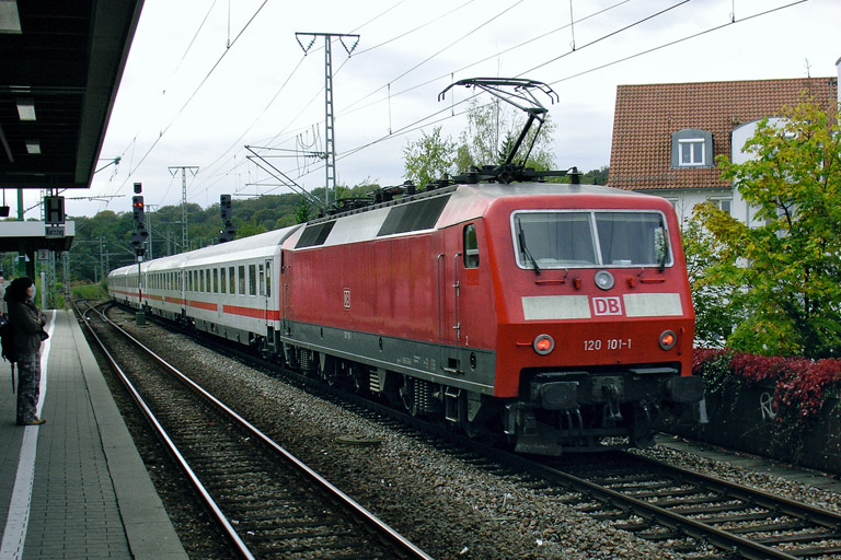 120 101 mit IC 2805 bei km 16,6 (September 2007)