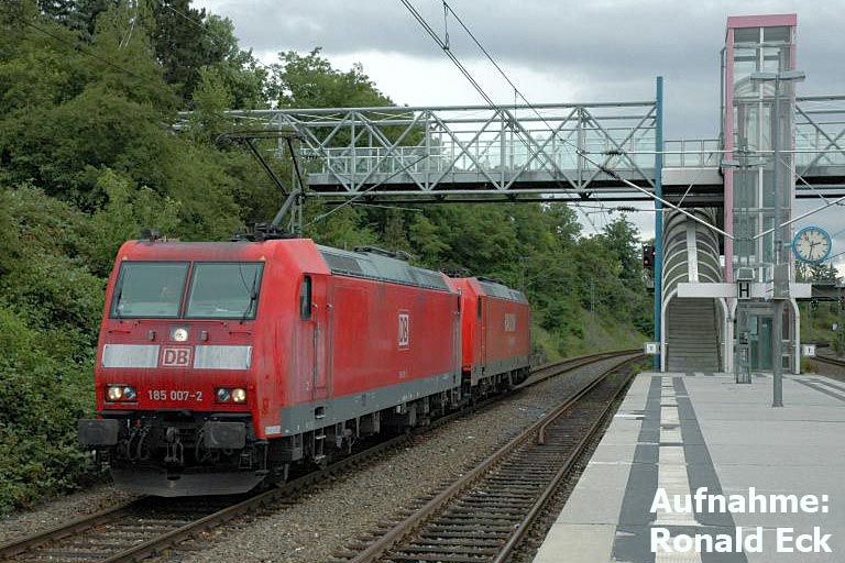 185 007 und 185 244 bei km 14,2 (Juli 2007)