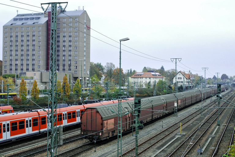 185 229 mit CFN 63862 bei km 15,8 (Oktober 2007)