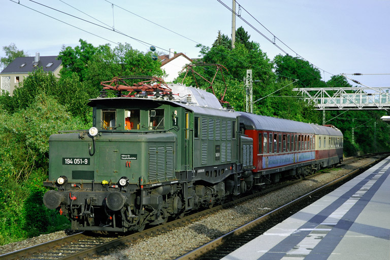 194 051 mit DPE 87273 bei km 14,4 (Juni 2007)