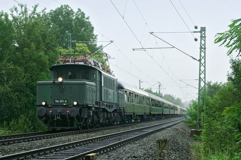 194 051 mit DPE 88576 bei km 12,8 (August 2007)