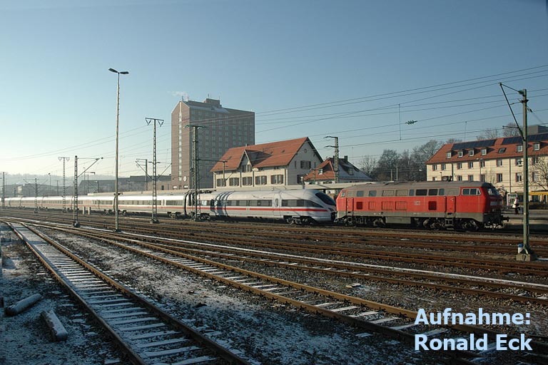 218 810 und 411 084 bei km 15,6 (Dezember 2007)