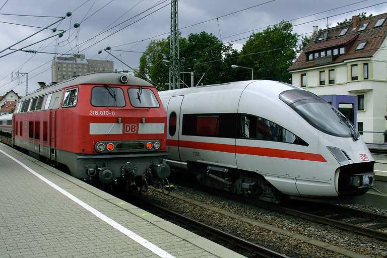 218 810 und 411 082 bei km 15,6 (August 2007)