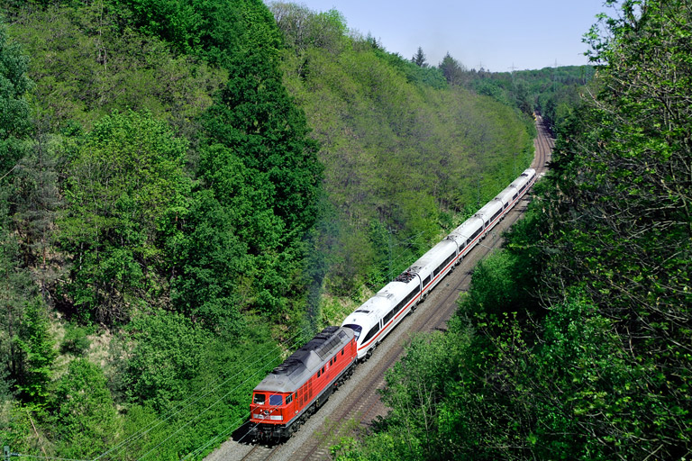 234 292 und Baureihe 411 bei km 20,2 (Mai 2007)