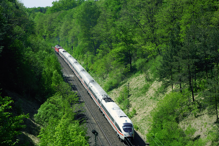 234 292 und Baureihe 411 bei km 20,4 (Mai 2007)