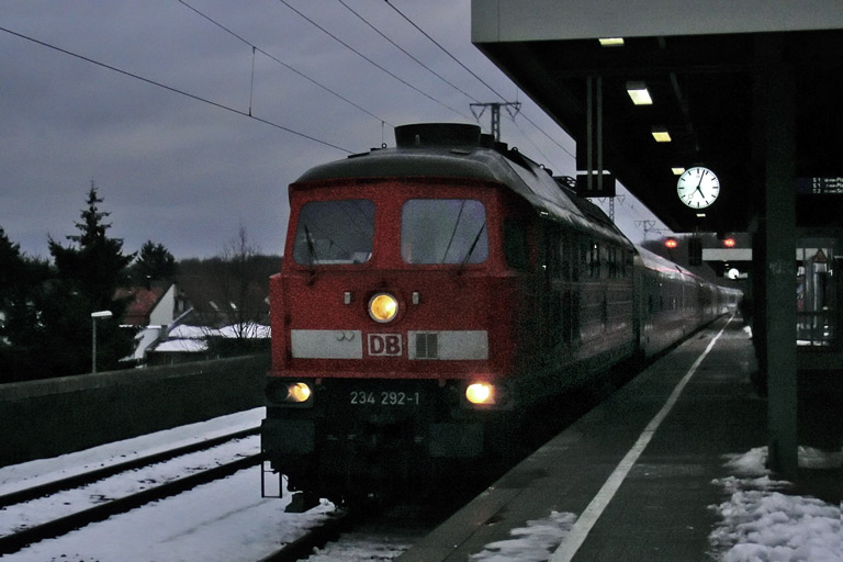 234 292 mit IC 2802 bei km 16,6 (Januar 2007)