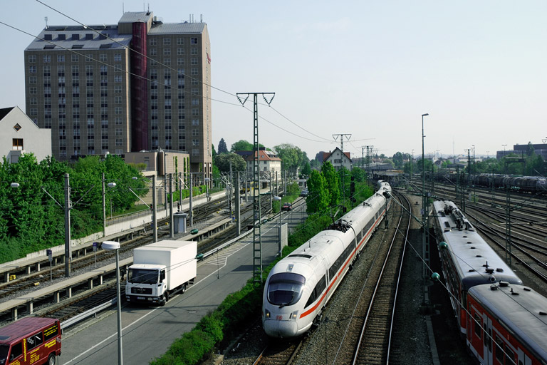 Baureihe 411 als ICE 181 bei km 15,8 (April 2007)