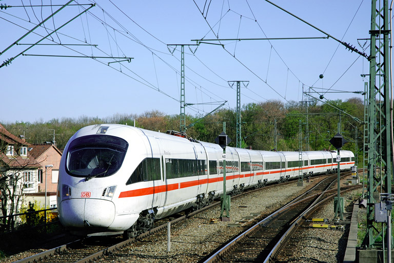 Baureihe 411 als ICE 184 bei km 16,8 (April 2007)