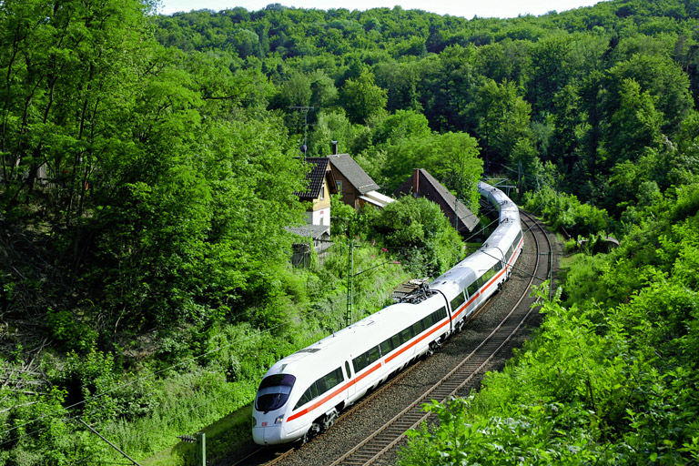 BR 411 als ICE 184 bei km 11,0 (Juli 2007)