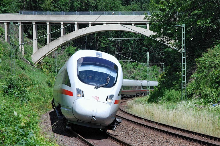 Baureihe 411 als ICE 187 bei km 11,0 (Juni 2007)