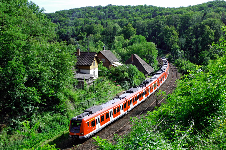 BR 423 in Stuttgart-Heslach (Juli 2007)