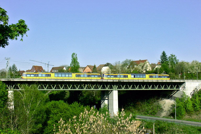 AVG Stadtbahnen als DPE 86204 bei km 14,6 (April 2007)