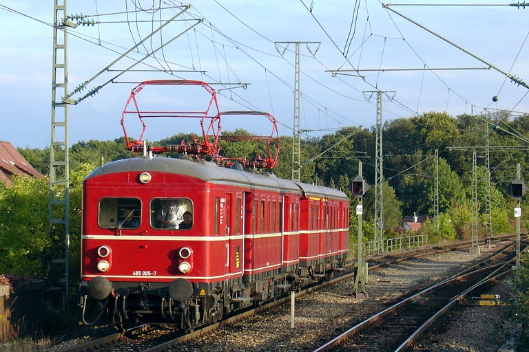 465 005/865 611 als DLr 93622 bei km 16,8 (September 2007)