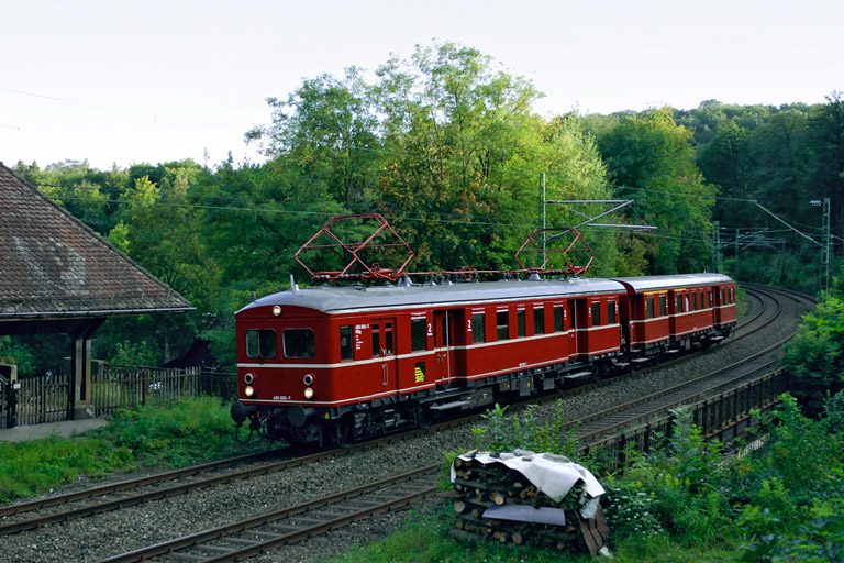 465 005/865 611 als DLr 93622 bei km 11,0 (September 2007)