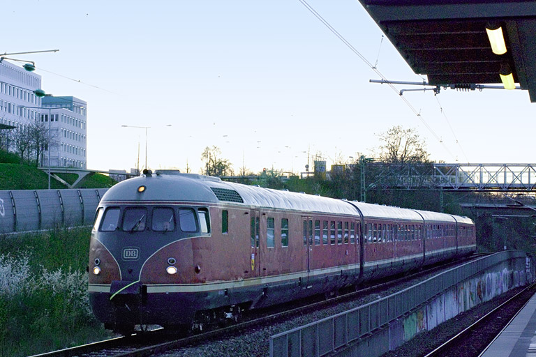 612 506/507 als RE 22956 bei km 14,2 (April 2007)