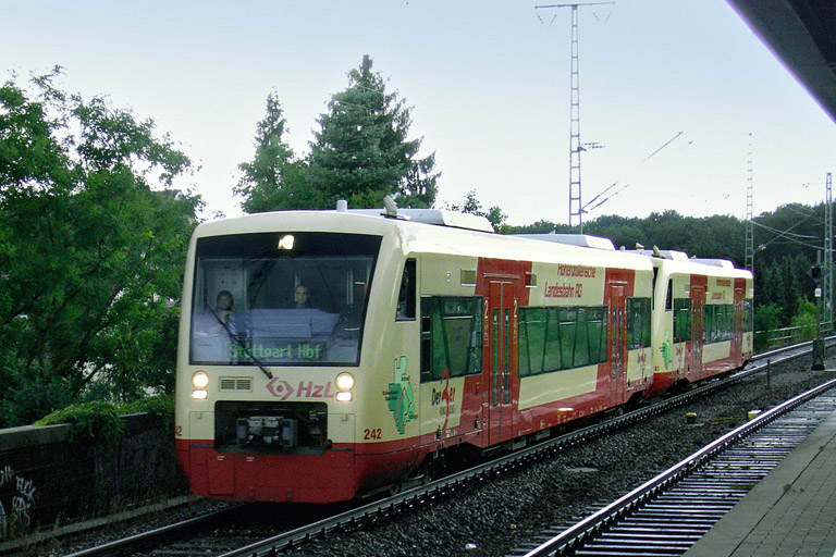 HzL VT 242 und VT 241 bei km 16,8 (Juli 2007)