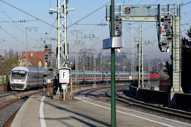 120 140 mit IC 2801 bei km 16,6 (Dezember 2007)