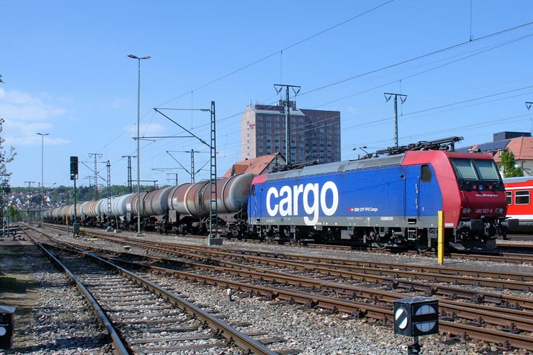 SBB Cargo 482 027 bei km 15,8 (April 2007)