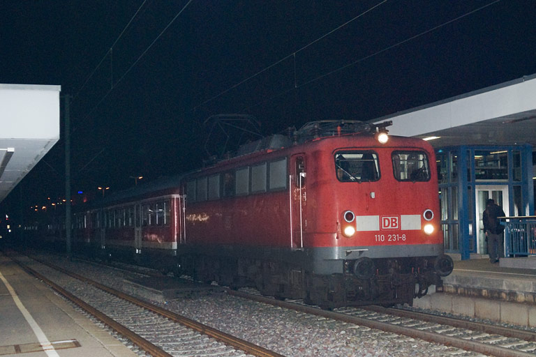 110 231 mit Dz 40759 bei km 25,8 (November 2008)
