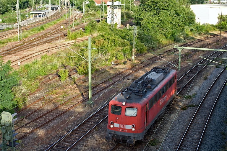 140 327 in der Verbindungskurve Stuttgart-Nord (Juli 2008)