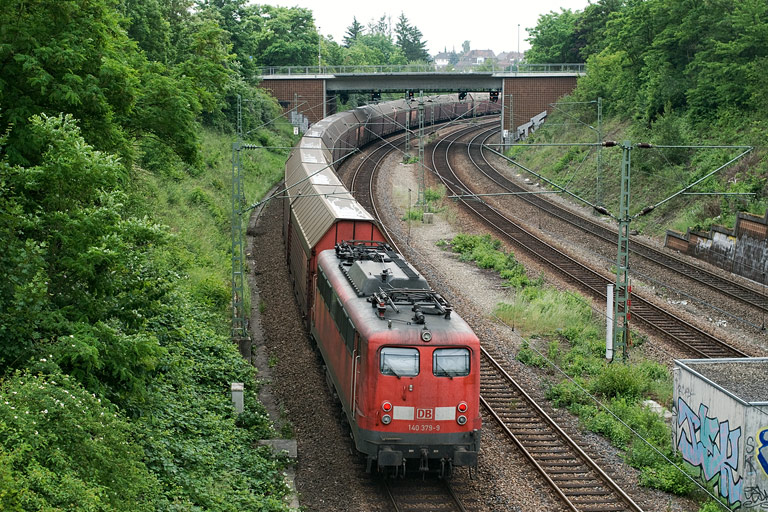 140 379 mit FZ 56165 bei km 14,4 (Juni 2008)